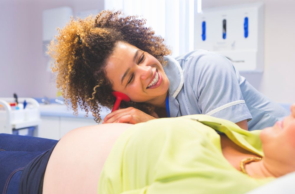 How Certified Nurse Midwives Work with Pregnant Patients